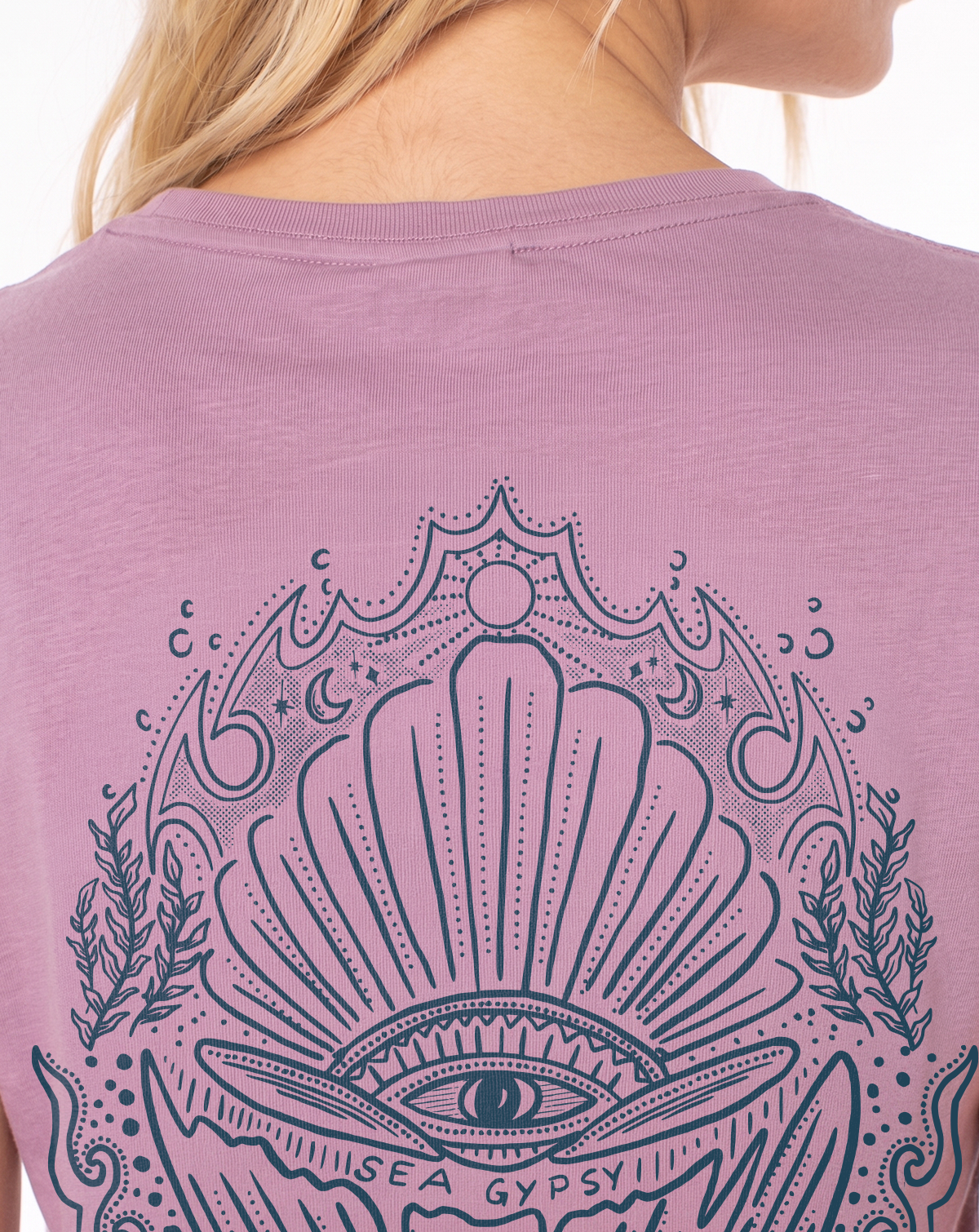 Sea gypsea Women's Fishing Crop top, Beach tops, Cropped women's tee, reel sportswear